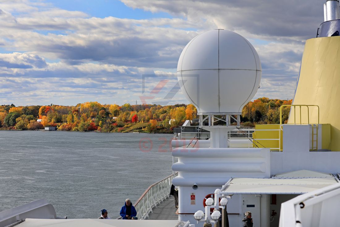 MS Hamburg zum Indian Summer auf dem Sankt-Lorenz-Strom MS Hamburg zum Indian Summer auf dem Sankt-Lorenz-Strom