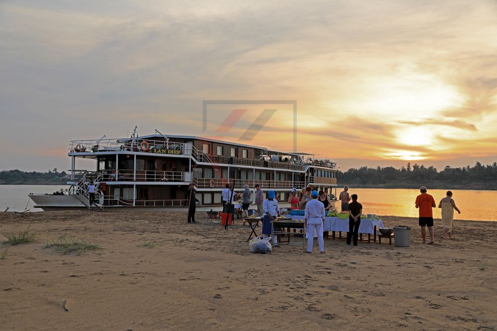 MS Lan Diep BBQ Party Rokar Kaong, Kambodscha MS Lan Diep BBQ Party Rokar Kaong, Kambodscha