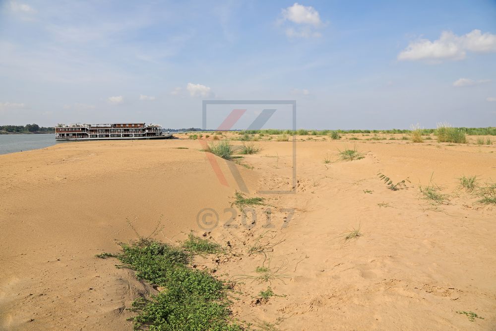 MS Lan Diep Roka Kaong Sandbank Mekong river MS Lan Diep Roka Kaong Sandbank Mekong river