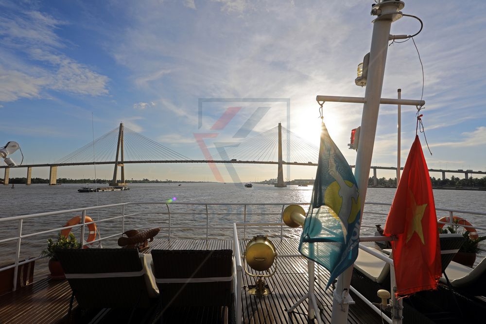 MS Lan Diep vor der Rach Mieu Bridge bei My Tho in Vietnam