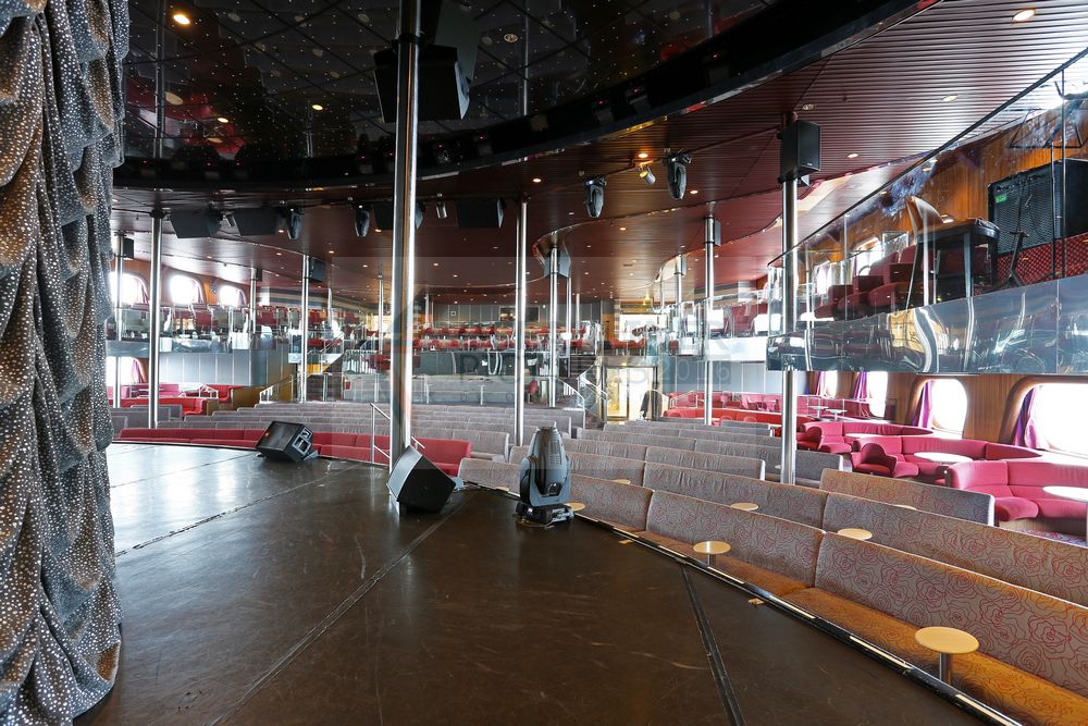 MS Magellan Main Show Lounge