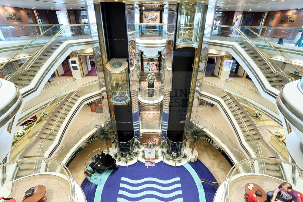 MS Monarch Blick von Deck 7 in das Atrium