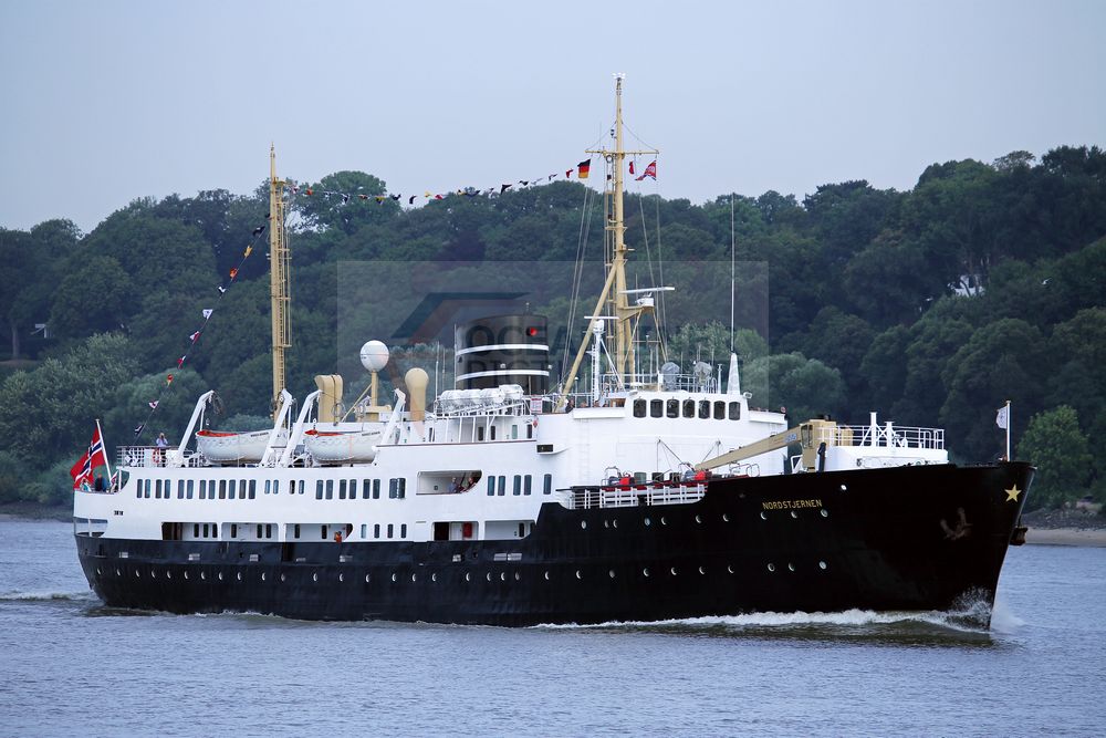 MS Nordstjernen am 16. September 2016 auf  der Elbe in Richtung Hamburg