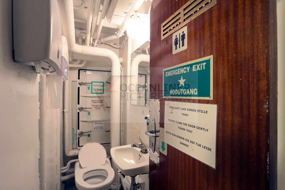 MS Nordstjernen Toilette und Notausgang C-Deck