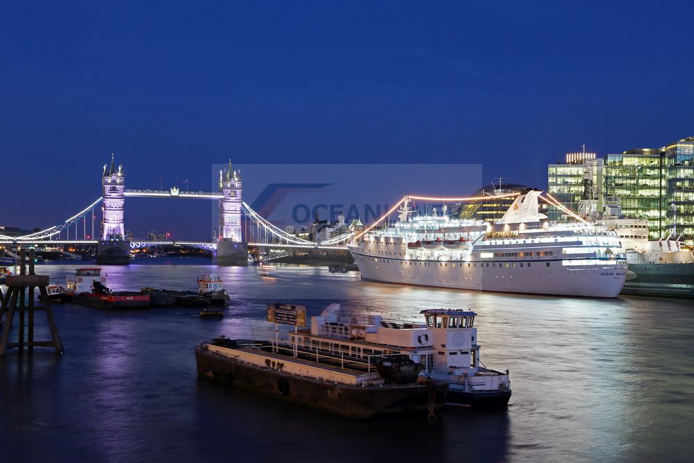 MS Ocean Majesty an ihrem Liegeplatz an der HMS Belfast in London