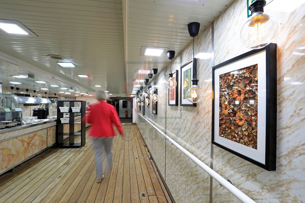 MS Ocean Majesty Lidobereich mit neuen Lampen und Bildern