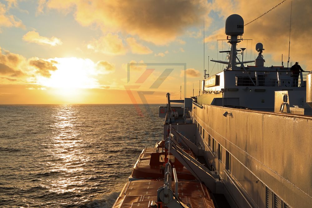 MS Ocean Majesty Sonnenuntergang auf See
