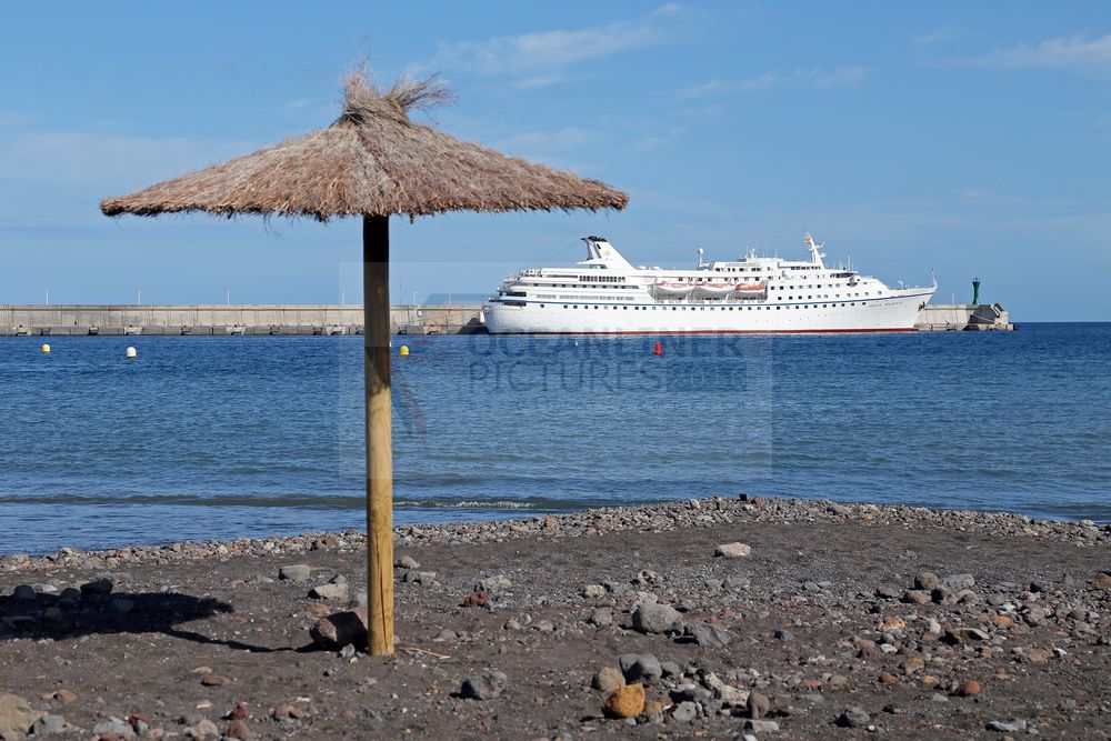 MS Ocean Majesty und der Strand von San Sebastian MS Ocean Majesty und der Strand von San Sebastian