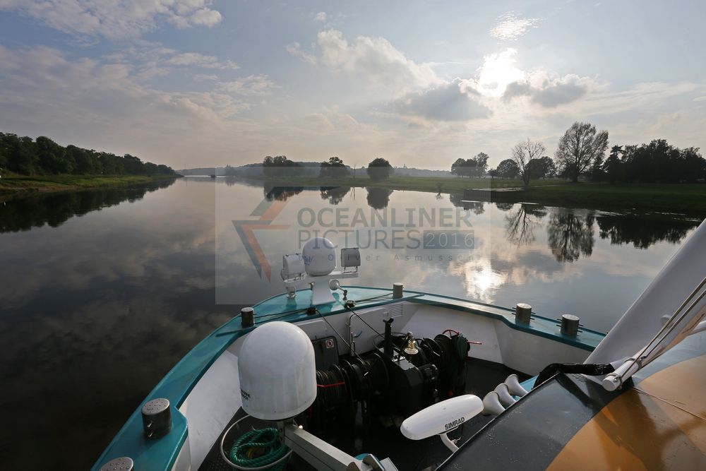 MS Saxonia Herbststimmung an der Elbe Richtung Meißen