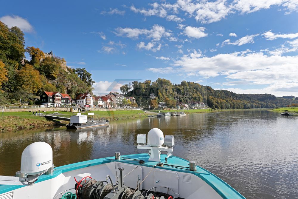MS Saxonia Kurort Rathen mit Felsenburg im Elbsandsteingebirge