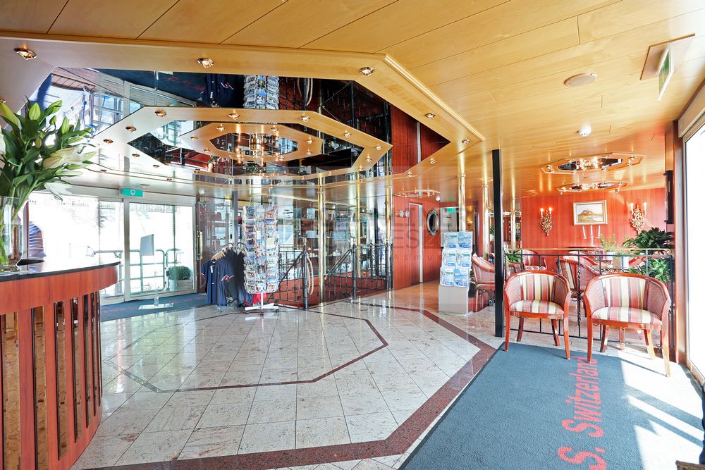 MS Switzerland Foyer und Shop geöffnet