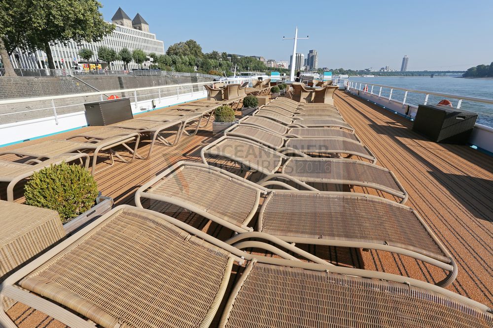 MS Switzerland Sonnendeck mit Sonnenliegen