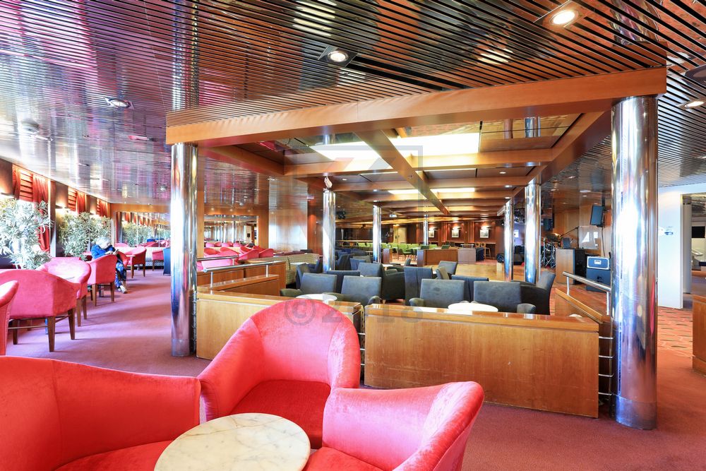 MS Zenith Pura Vida Lounge