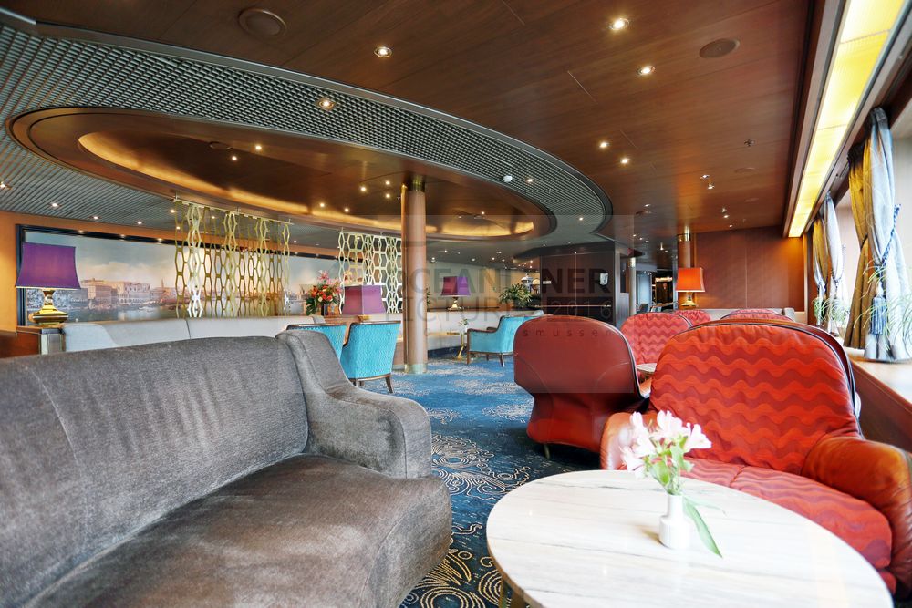 MS Zuiderdam Explorers Lounge MS Zuiderdam Explorers Lounge