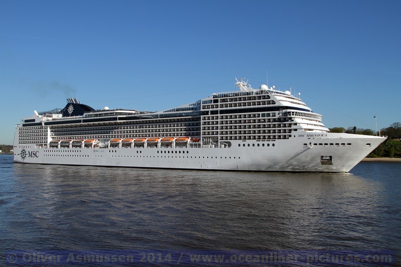 MSC Magnifica einlaufend Hamburg am 16.04.2014