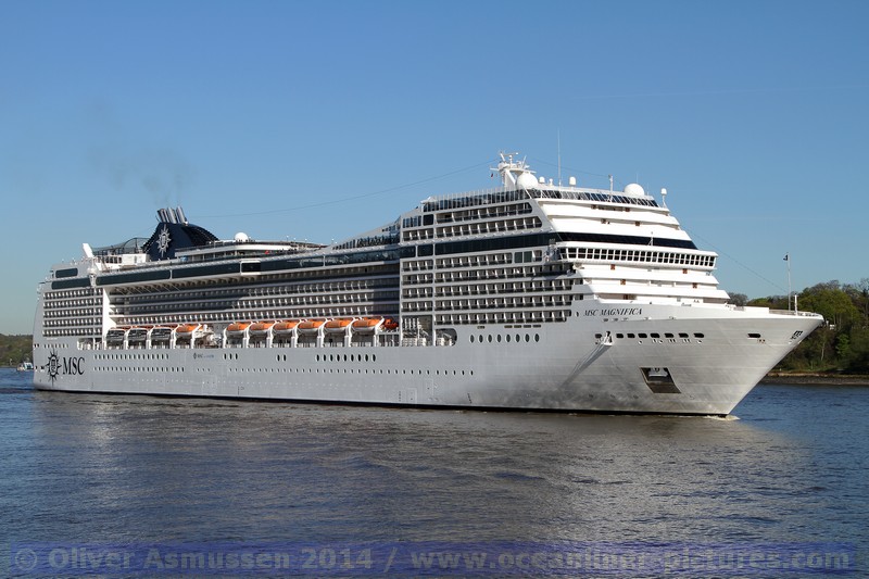 MSC Magnifica einlaufend Hamburg am 16.04.2014