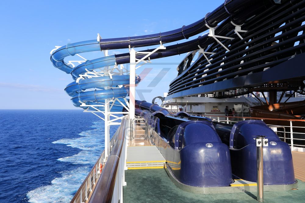 MSC Seaview zwei der vier Wasserrutschen MSC Seaview zwei der vier Wasserrutschen