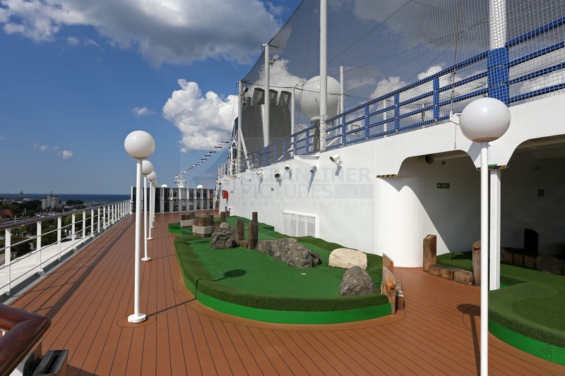 MSC Sinfonia Mini Golf