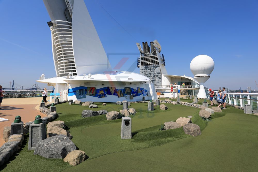 Navigator Dunes Minigolf Navigator of the Seas