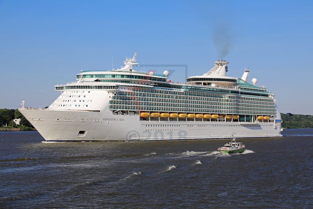 Navigator of the Seas auslaufend Hamburg nach Erstanlauf am 29.05.2018