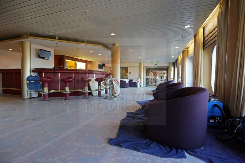 neu bepolstertes Mobiliar fuer Suiten MS Artania 24.11.2014 neu bepolstertes Mobiliar fuer Suiten MS Artania 24.11.2014