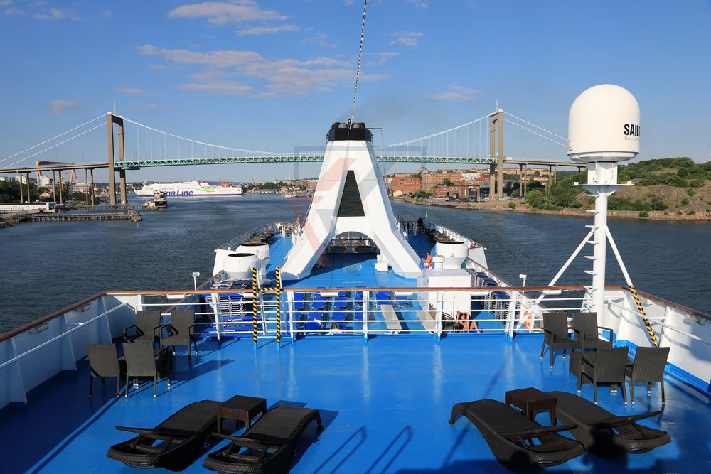 Neues Mobiliar und Sonnenliegen auf Sonnendeck Ocean Majesty