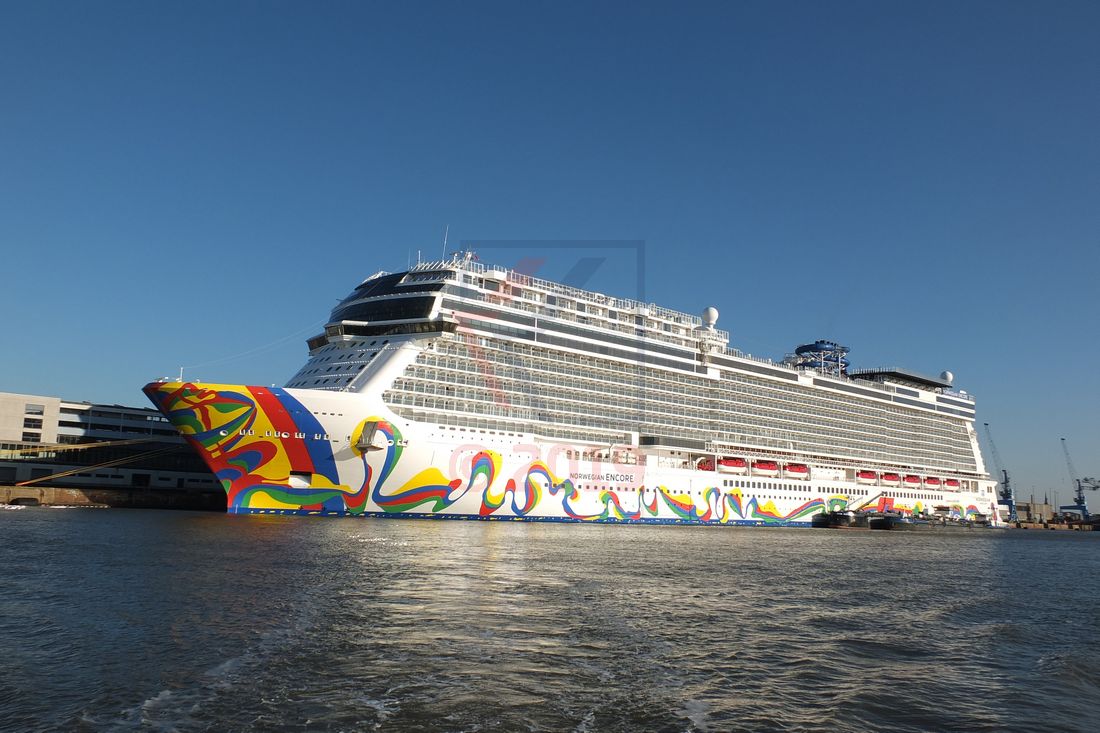 Norwegian Encore am Cruise Terminal Bremerhaven Norwegian Encore am Cruise Terminal Bremerhaven