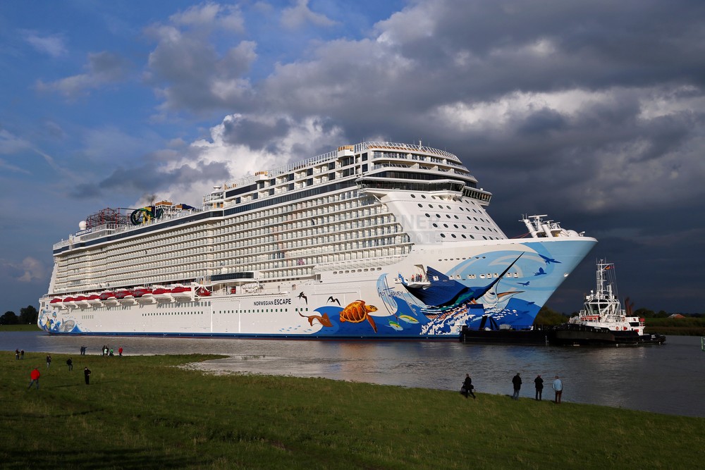 Norwegian Escape bei der Emspassage Norwegian Escape bei der Emspassage