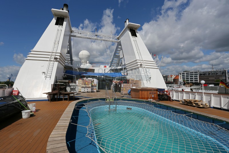 Ocean Diamond Pooldeck in Renovierung Ocean Diamond Pooldeck in Renovierung