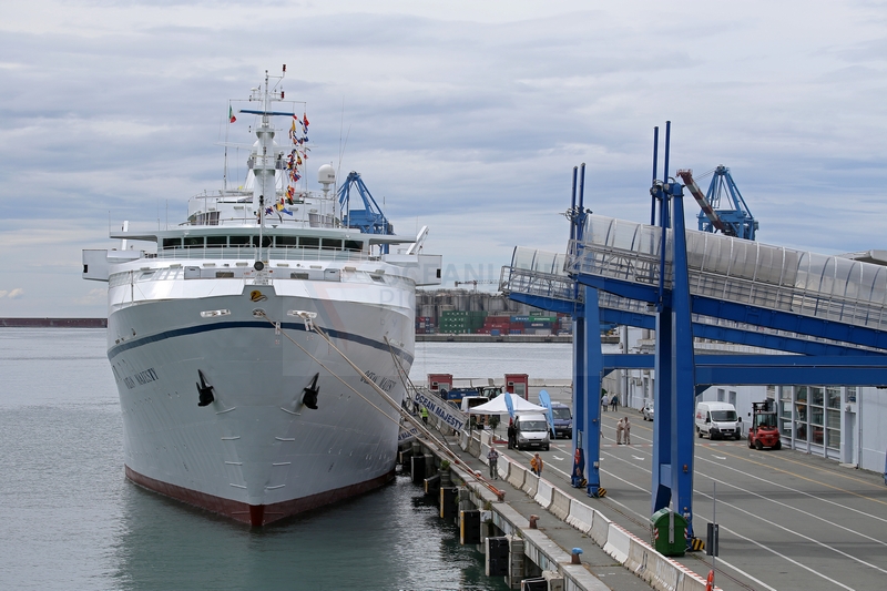 Ocean Majesty im Hafen von Genua 23.05.2015