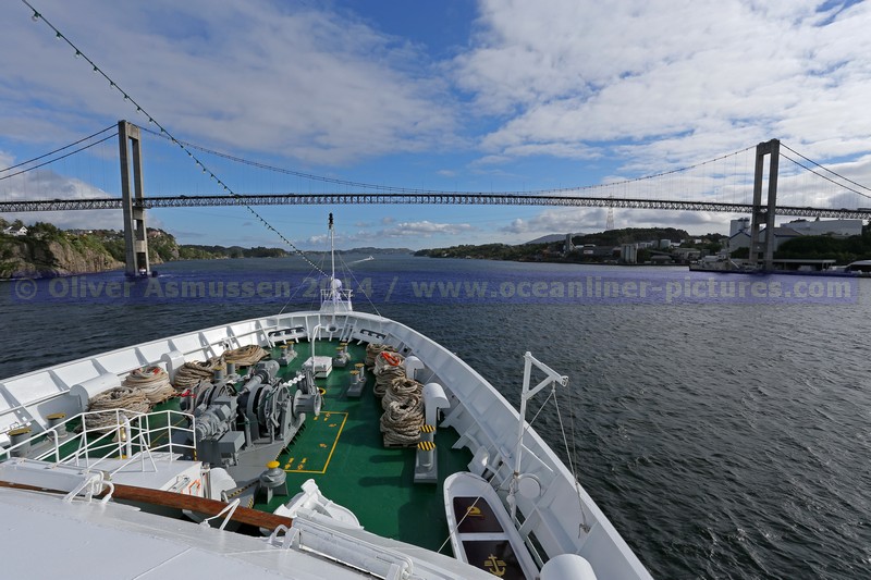 Ocean Majesty und die Sotra-Bridge in Bergen Ocean Majesty und die Sotra-Bridge in Bergen