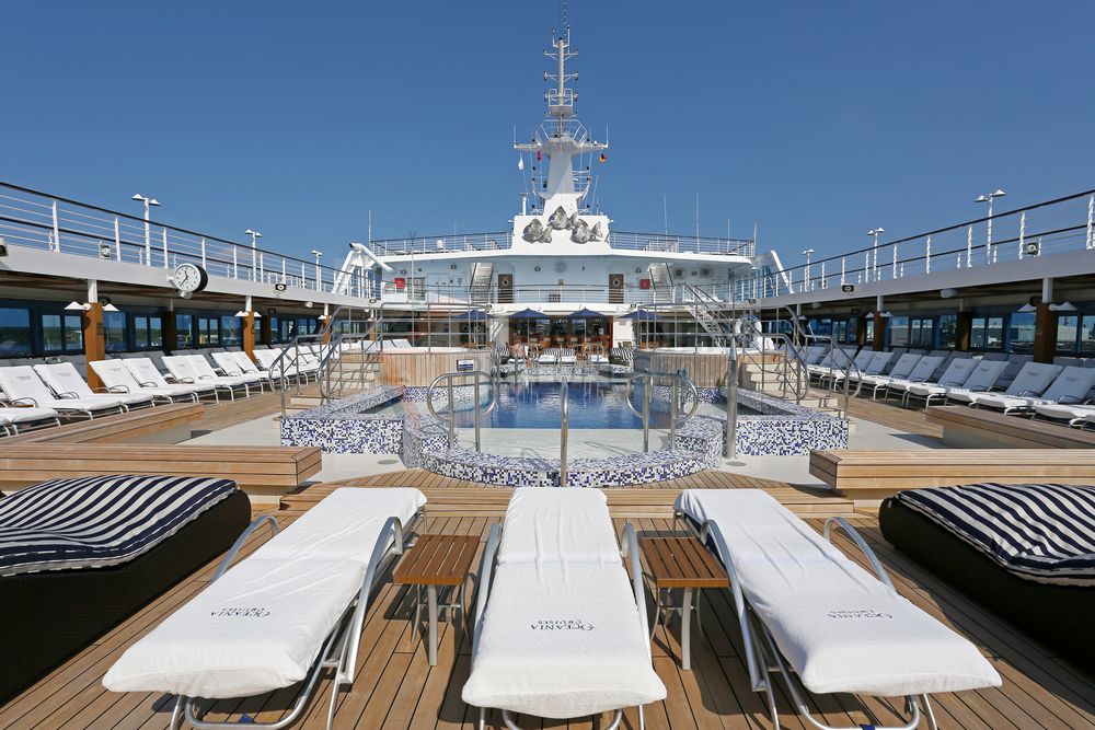 Oceania Cruises Nautica Sonnenliegen, Pool und Whirlpools