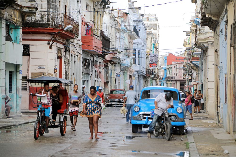 Oldtimer in den Wohnstrassen von Havanna
