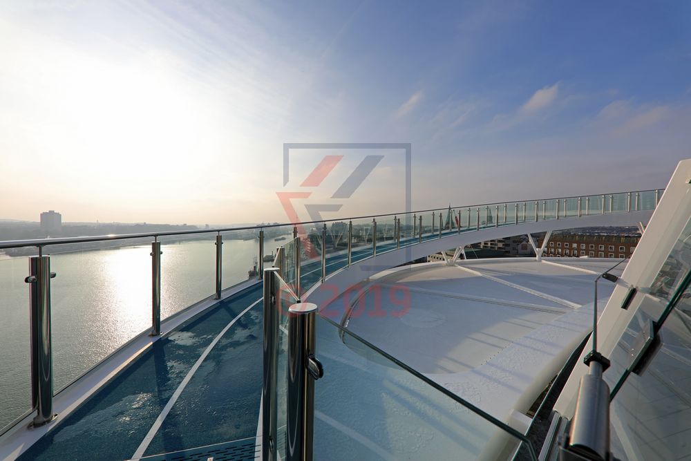 Panoramabrücke und Joggingpfad neue Mein Schiff 2