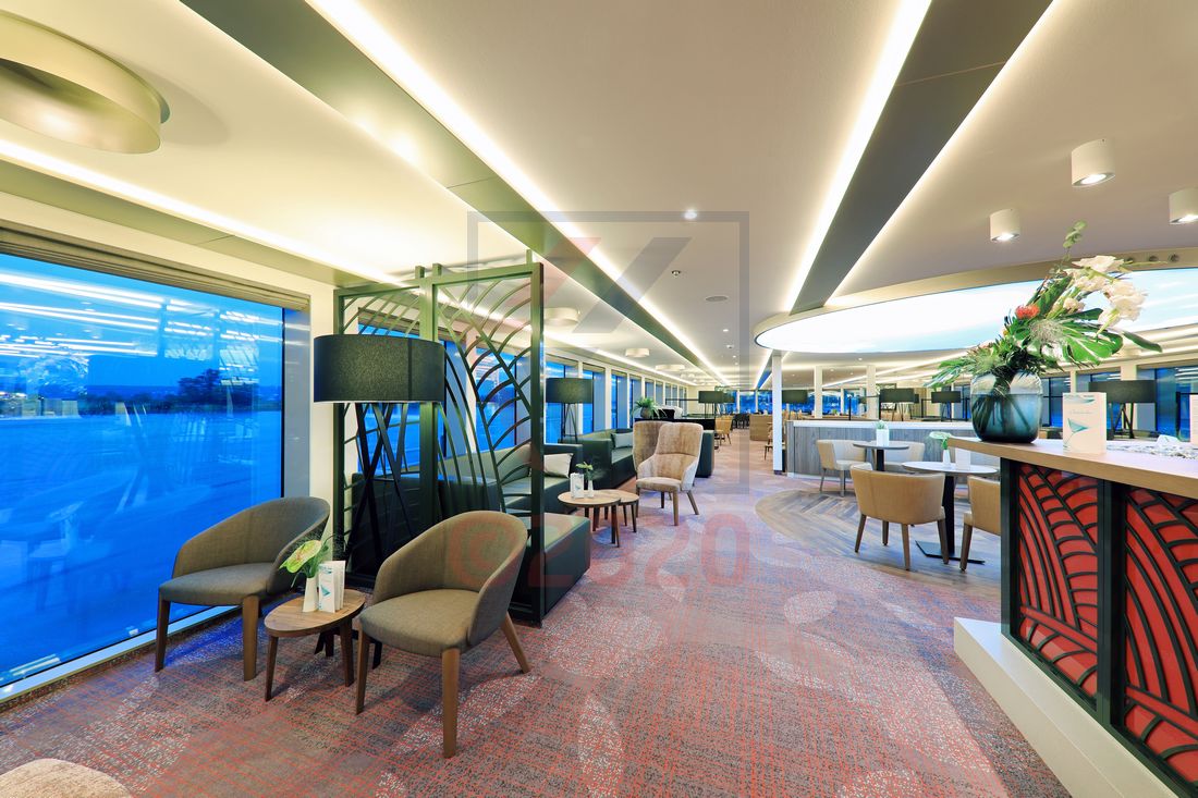 Panoramalounge mit Bar MS Andrea