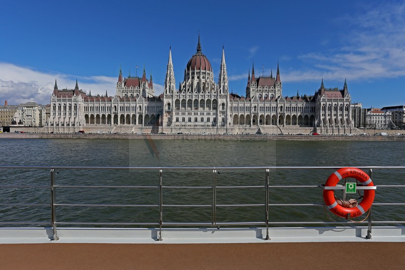 Parlament Budapest von der Ariana aus gesehen 01.04.2015