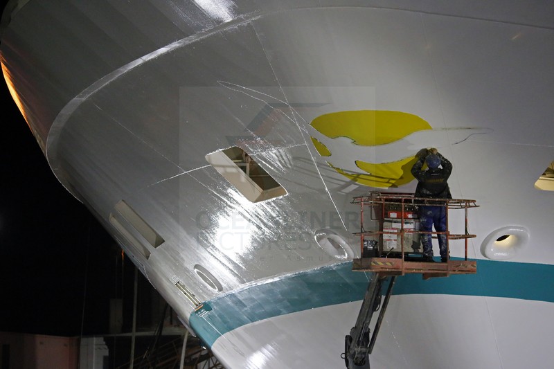 Phoenix Logo am Bug MS Artania 02.11.2014 Phoenix Logo am Bug MS Artania 02.11.2014