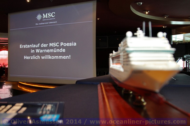 Plakettenübergabe Erstanlauf MSC Poesia 11.05.2014 Warnemuende