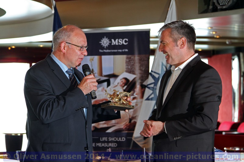 Plakettenübergabe Erstanlauf MSC Poesia 11.05.2014 Warnemuende