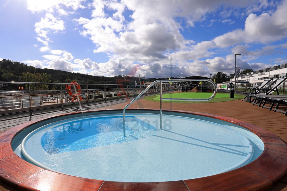 Pool, Putting Green und Sonnendeck nickoVision