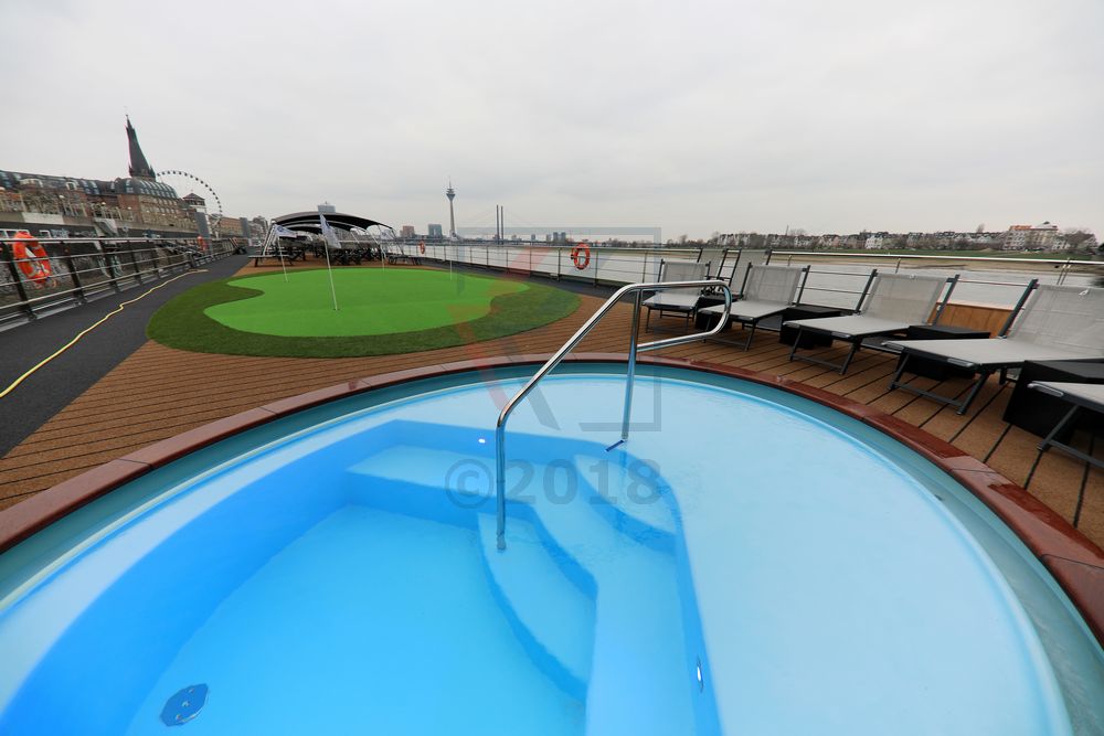 Pool und Minigolf MS William Wordsworth