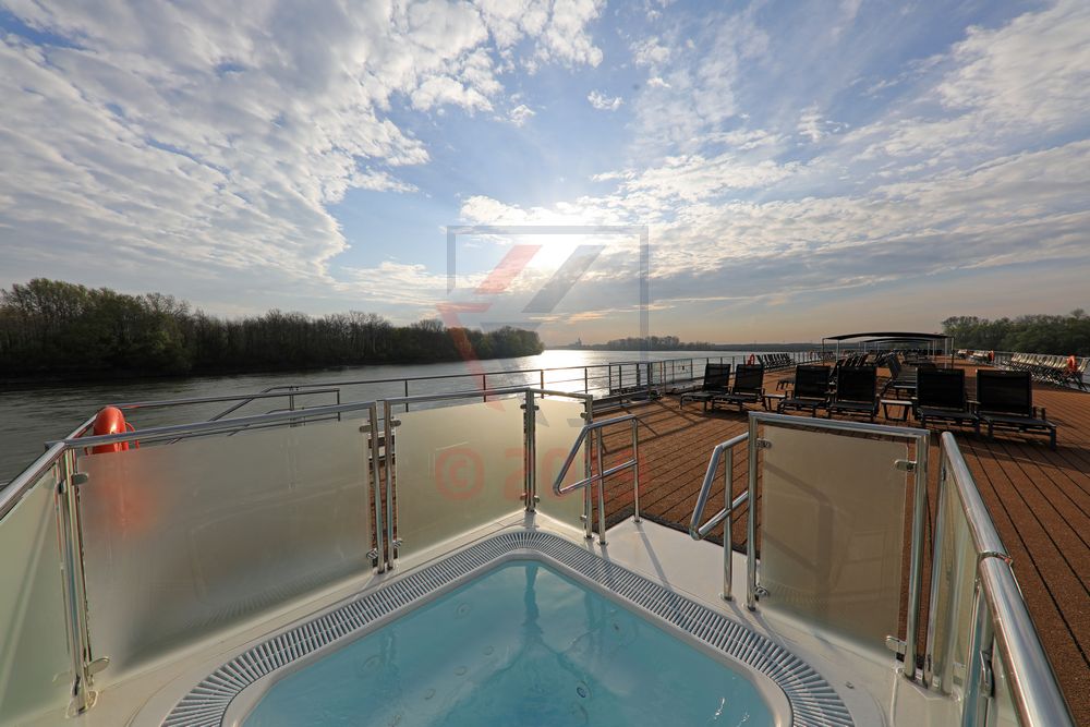 Pool und Sonnendeck MS Adora