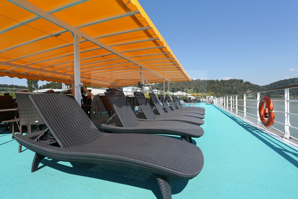 Prinzessin Katharina Sonnendeck mit Sonnenschutz und Liegen