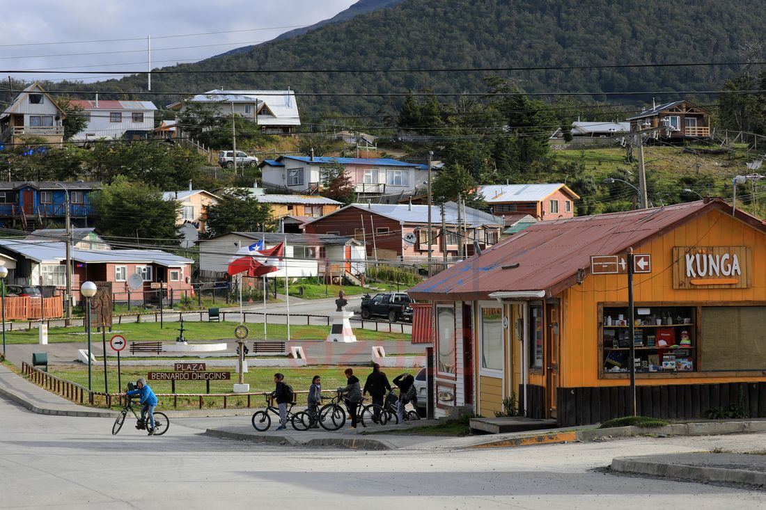Puerto Williams Hauptplatz und kleiner Shop