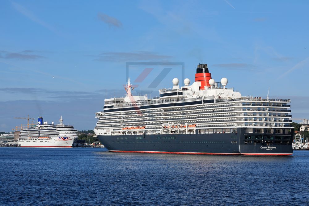 Queen Elizabeth mit der MS Arcadia am 21.06.2017 in Kiel