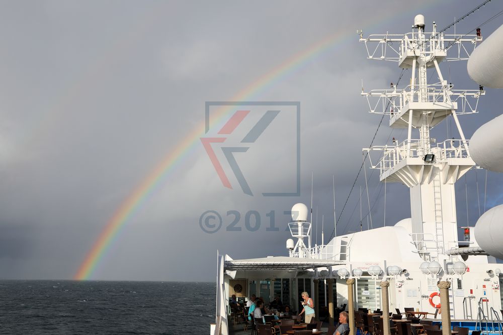 Regenbogen über MS Hamburg Regenbogen über MS Hamburg