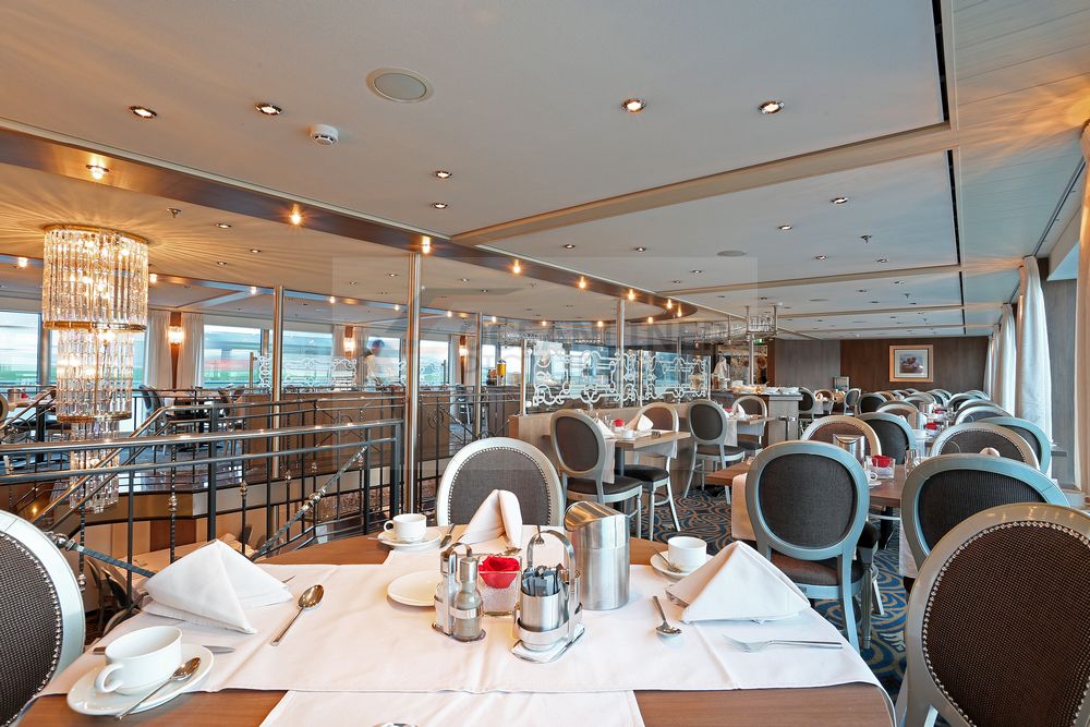 Restaurant MS Alina eingedeckt zum Frühstück Restaurant MS Alina eingedeckt zum Frühstück