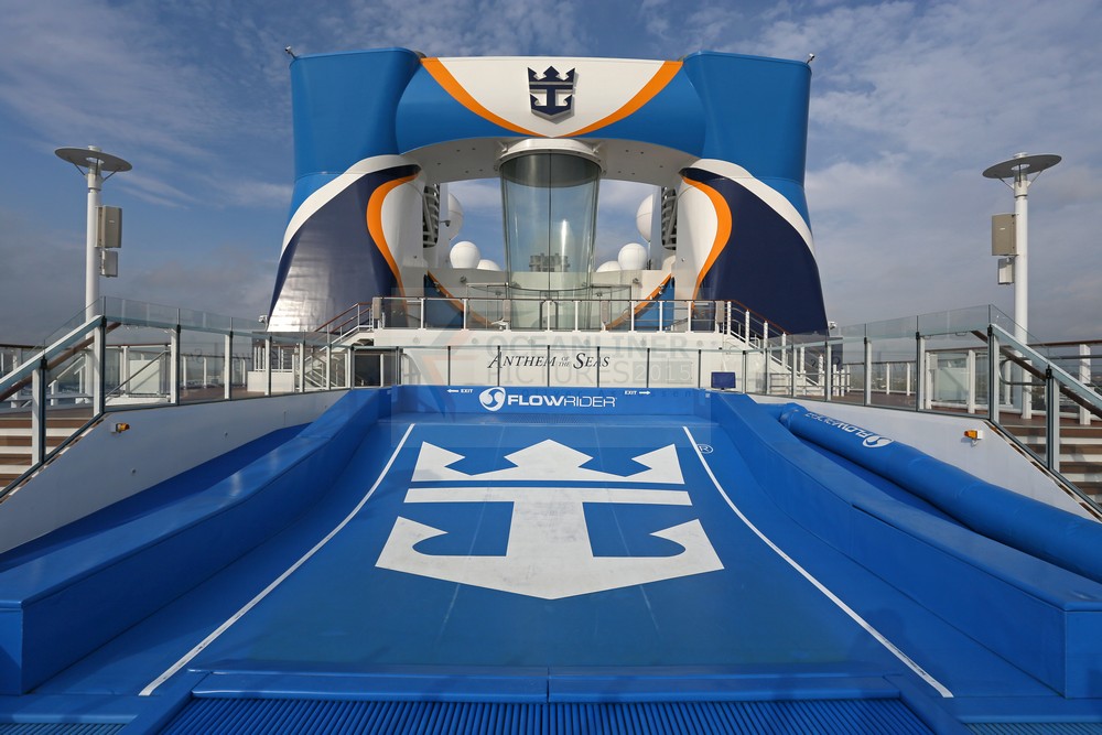 Ripcord by iFly und FlowRider Anthem of the Seas