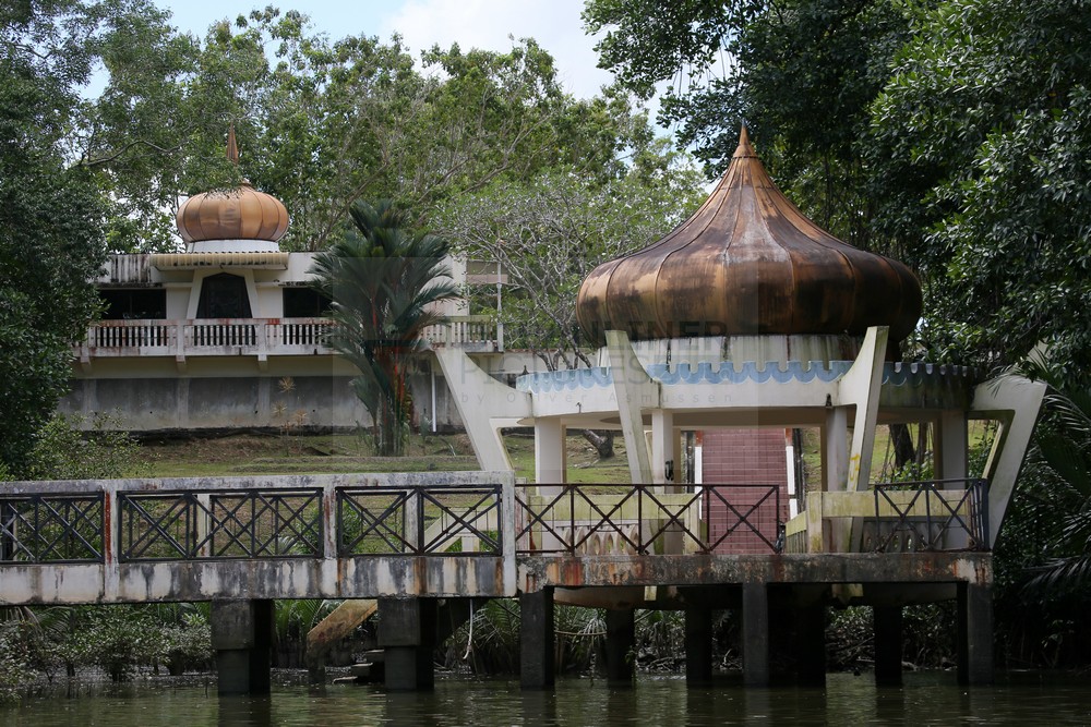 Royal Tomb of Makam Di Luba Sultan Hussein Kamal Uddin in Brunei 18.02.2016 Royal Tomb of Makam Di Luba Sultan Hussein Kamal Uddin in Brunei 18.02.2016