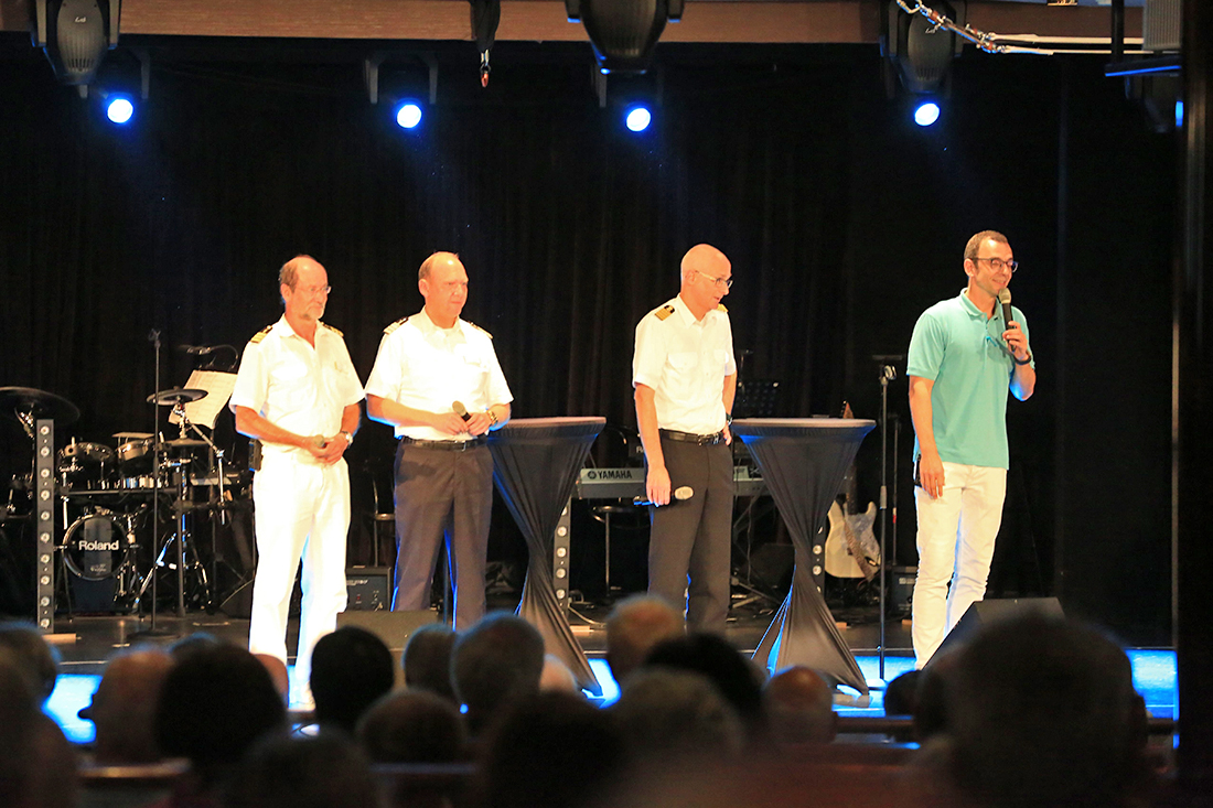 v.l.n.r: Schiffsarzt Winfried Koller, HM Andreas Vespermann, Kapitän Elmar Mühlebach, CD Christoph Schädel